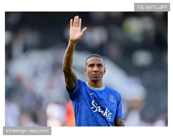 阿什利·扬传中能力提升 助攻表现助力球队关键战局转折