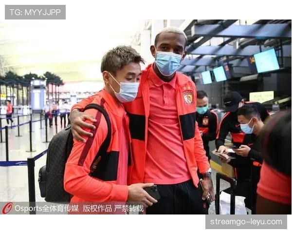 越南国家队雄心勃勃征战国际赛场，球迷热情助威点燃赛场激情